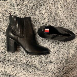 Tommy Hilfiger Leather Black Ankle Boots with Elastic Panels
